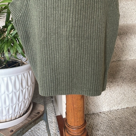 GAP 2000s Y2K Green Ribbed Knit Crop Tank Top - Picture 3 of 7
